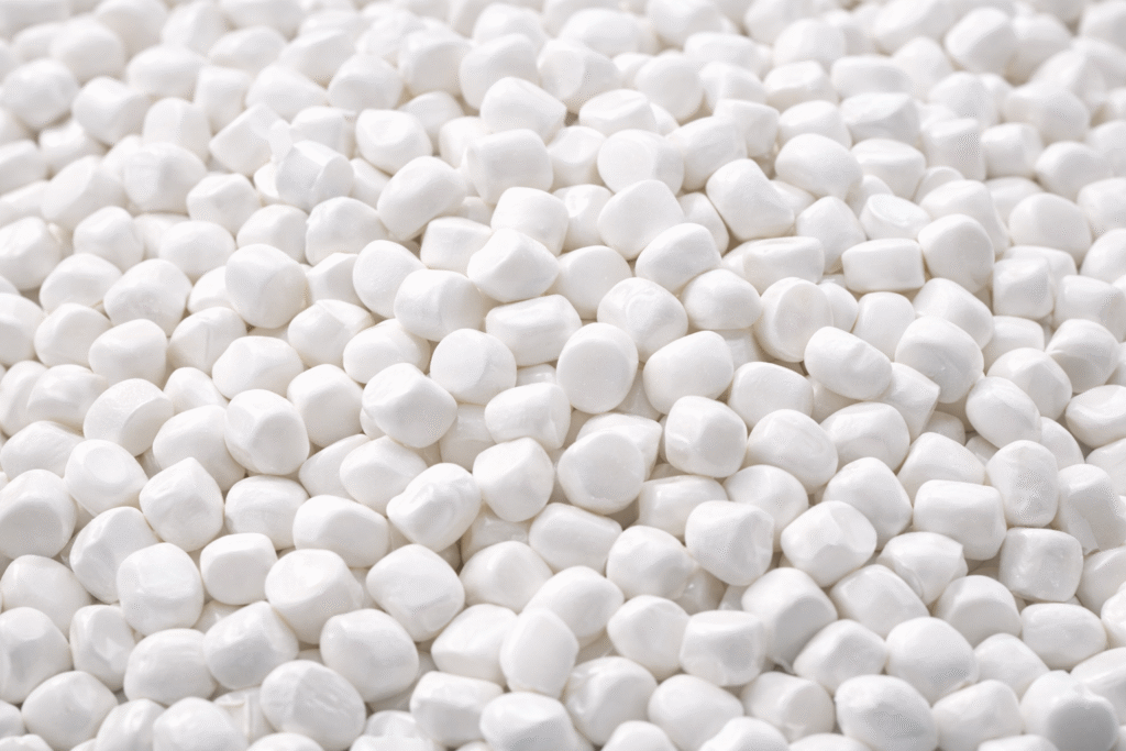 White masterbatch pellets with 75% TiO2 for plastic manufacturing